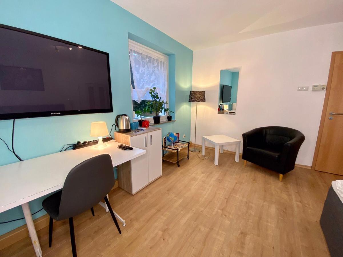 Privatzimmer Im Apartment - Apple Tv Netflix Kingsize Bett Arbeitsplatz Naehe Hbf Кобленц Экстерьер фото